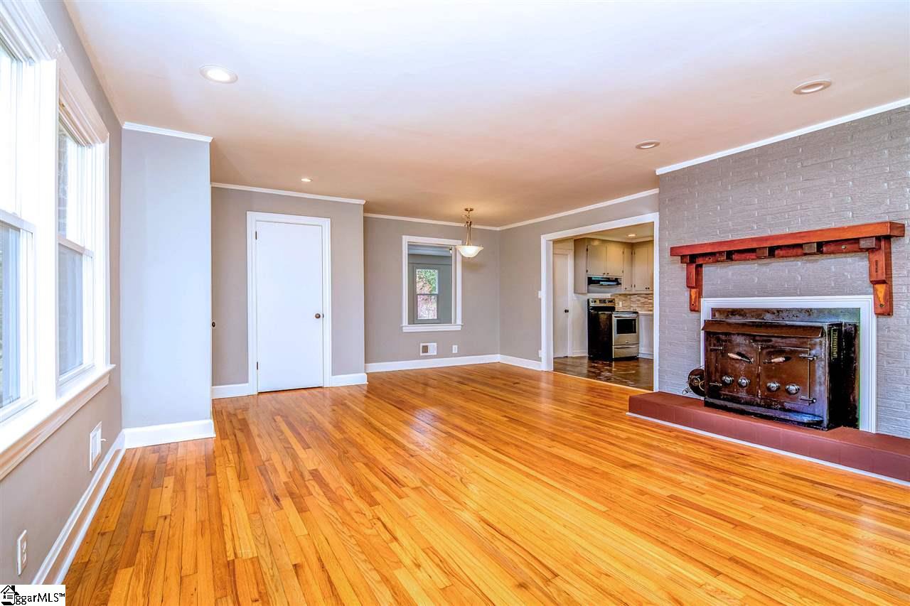 302 South Wingate Road Greenville, SC 29605 - Photo 3 of 36 Gallery Image 3