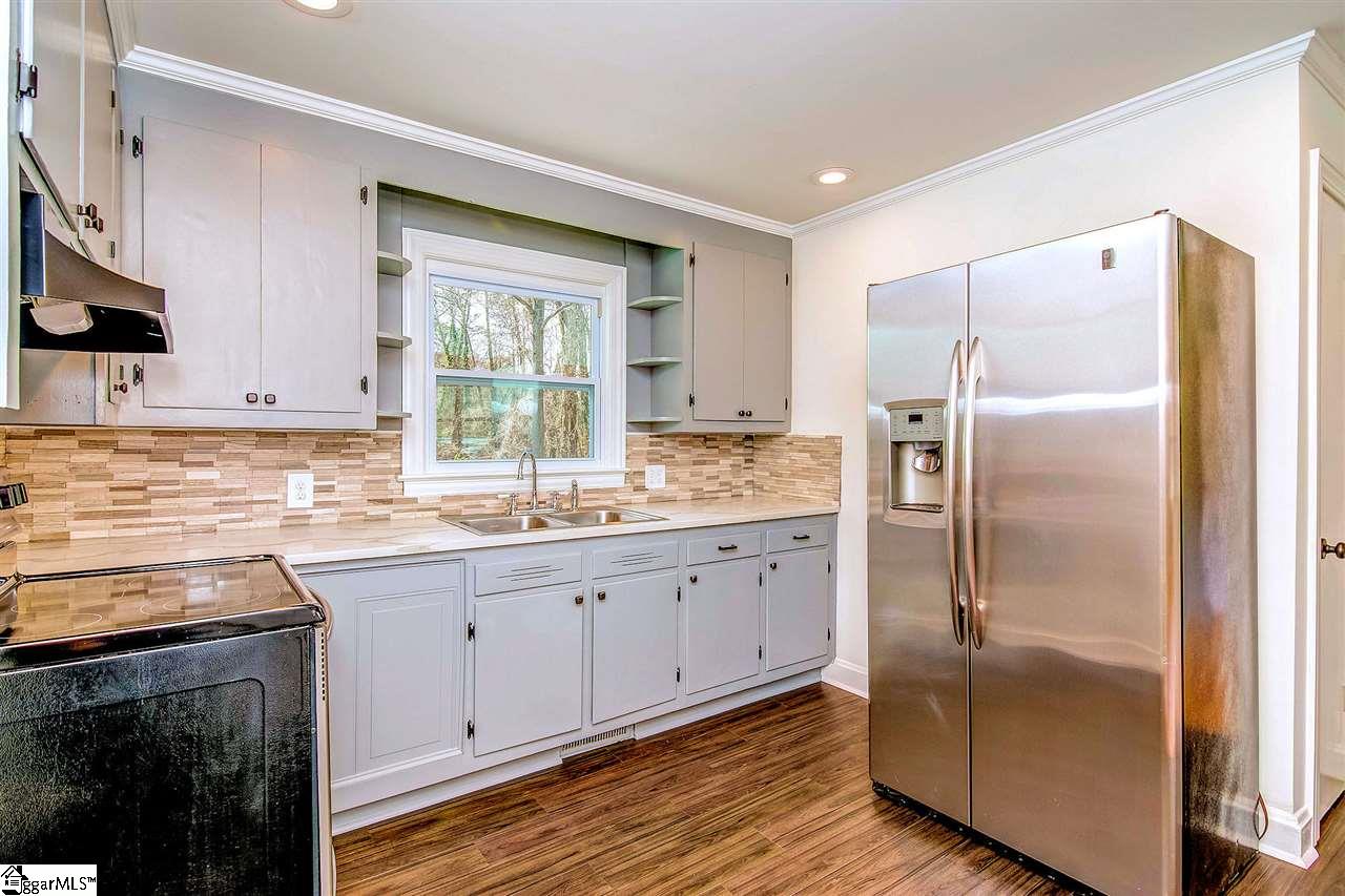 302 South Wingate Road Greenville, SC 29605 - Photo 4 of 36 Gallery Image 4