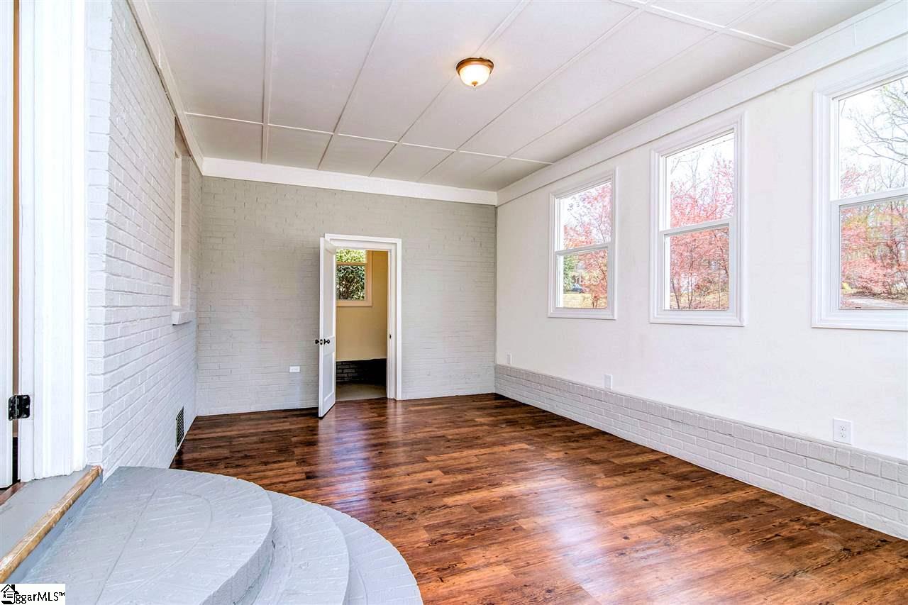 302 South Wingate Road Greenville, SC 29605 - Photo 5 of 36 Gallery Image 5