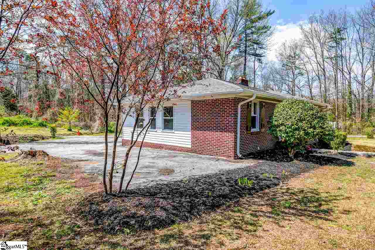 302 South Wingate Road Greenville, SC 29605 - Photo 8 of 36 Gallery Image 8