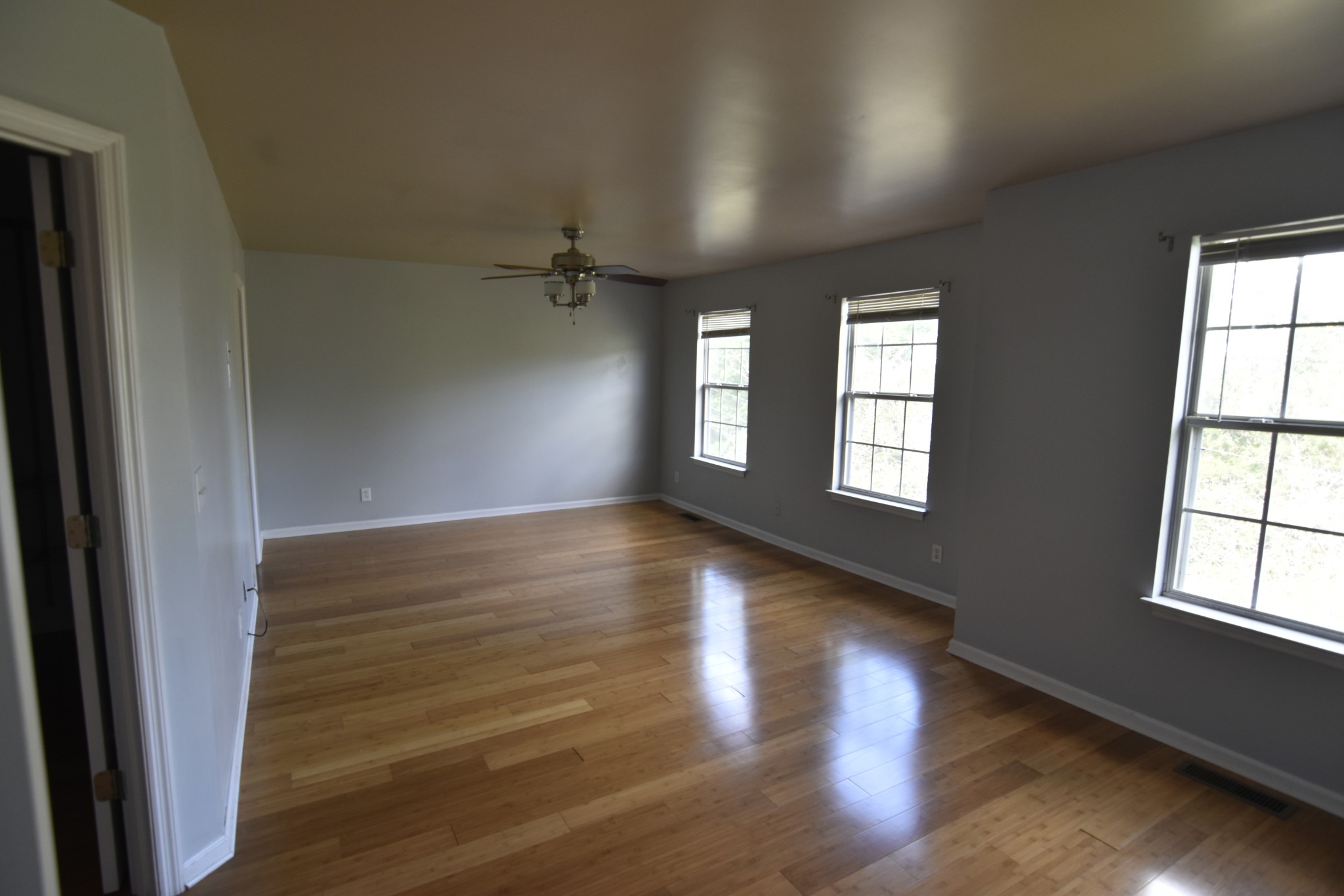 515 Huntington Ridge Drive Nashville, TN 37211 - Photo 21 of 42 an empty room with wooden floor and windows