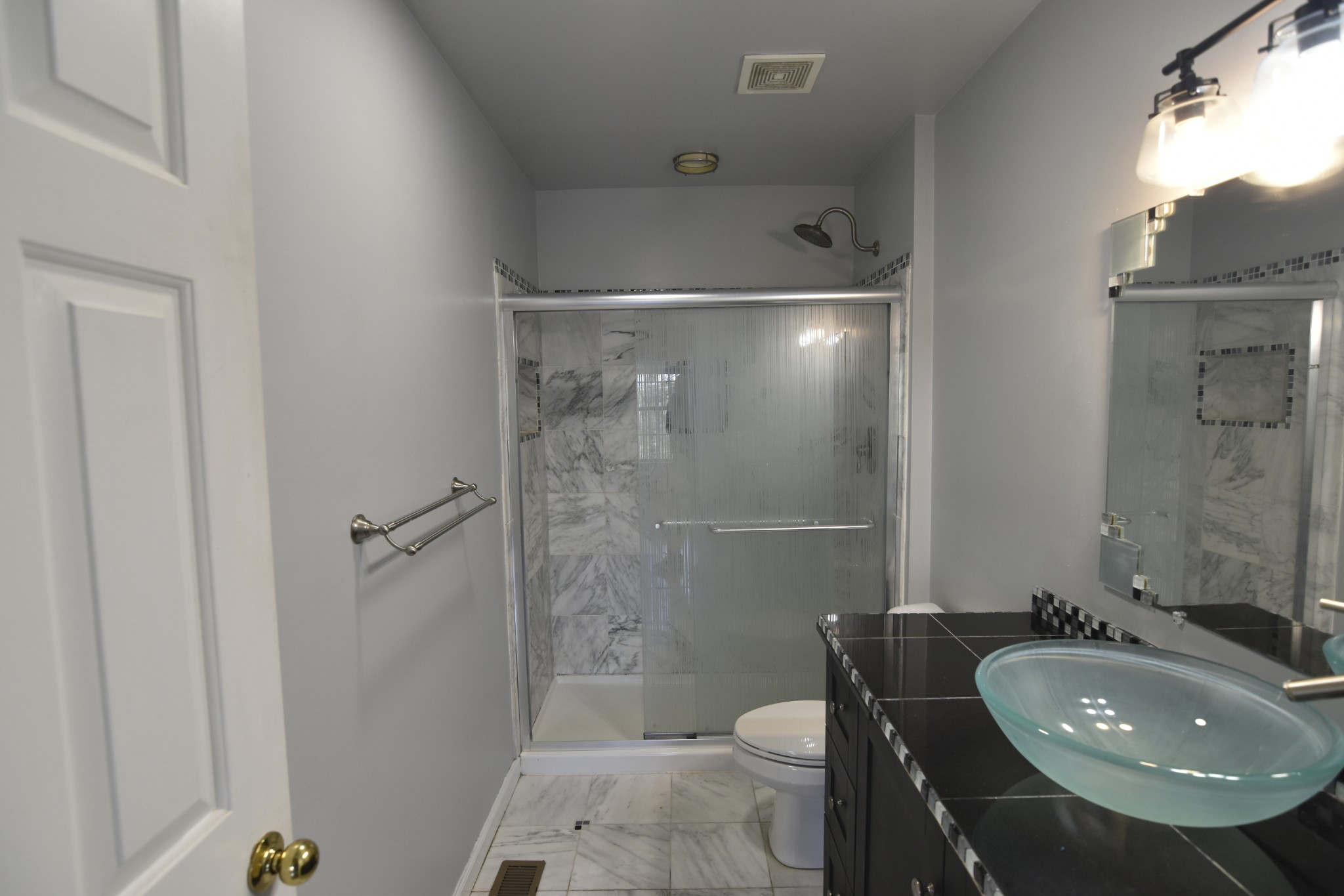 515 Huntington Ridge Drive Nashville, TN 37211 - Photo 27 of 42 a bathroom with a sink toilet and shower