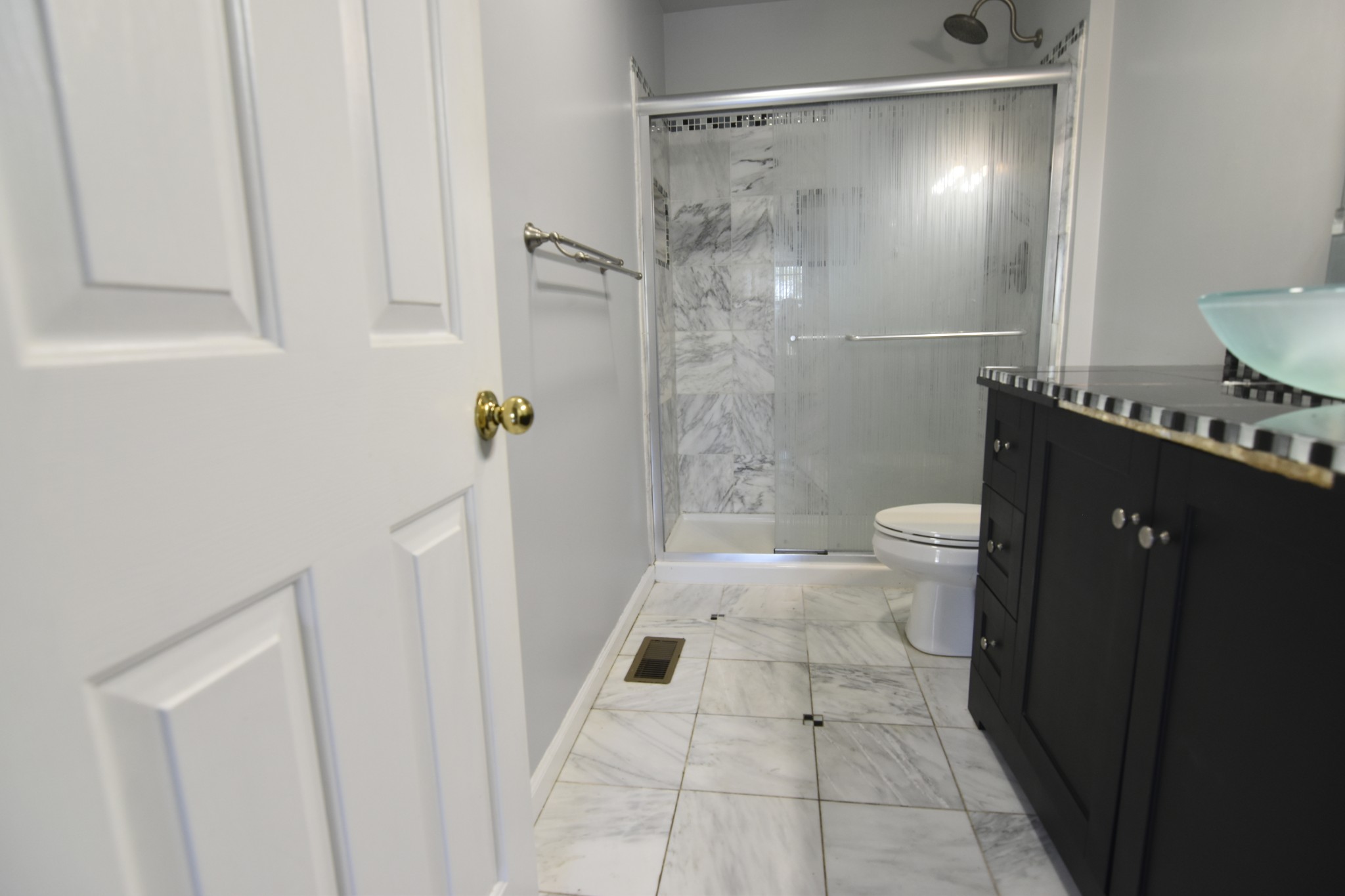 515 Huntington Ridge Drive Nashville, TN 37211 - Photo 28 of 42 a bathroom with a granite countertop shower a toilet and a sink