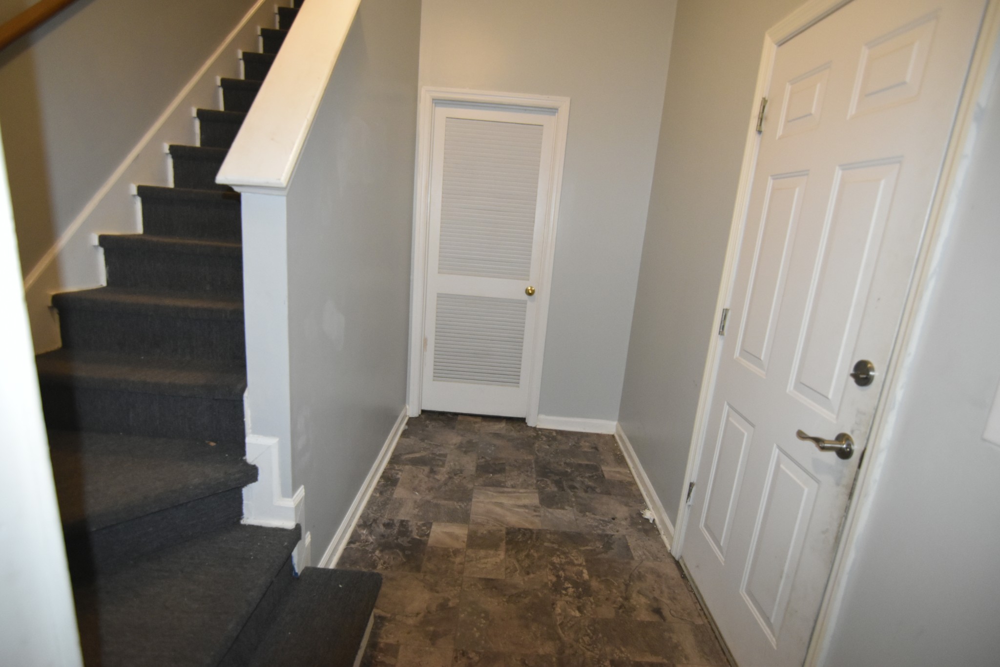 515 Huntington Ridge Drive Nashville, TN 37211 - Photo 37 of 42 a view of a hallway with wooden floor and entryway