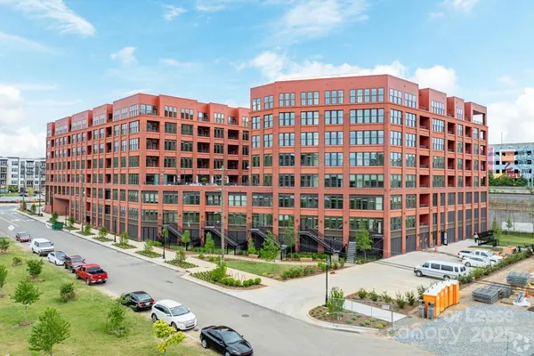 $3,260 | 300 East 36th Street, Unit C1, Charlotte, NC 28206
