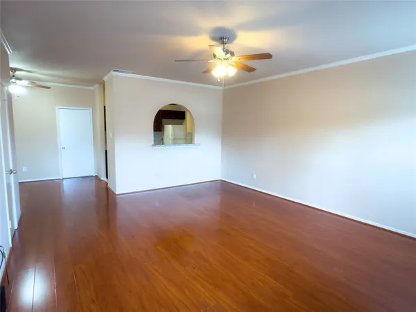 $1,800 | 9800 Pagewood Lane, Unit 2705, Houston, TX 77063