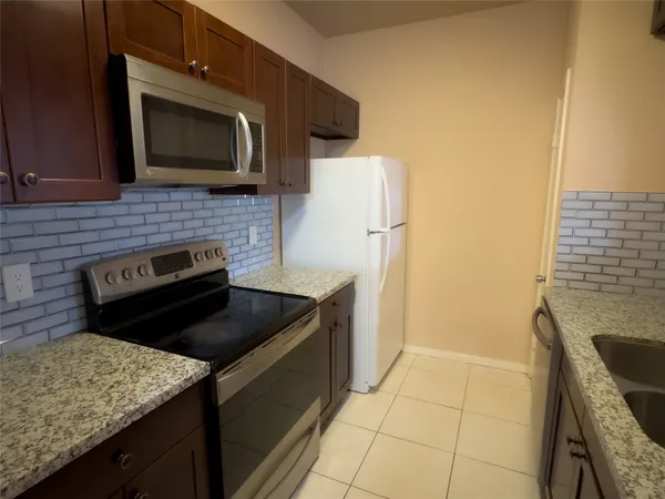 $1,800 | 9800 Pagewood Lane, Unit 2705, Houston, TX 77063