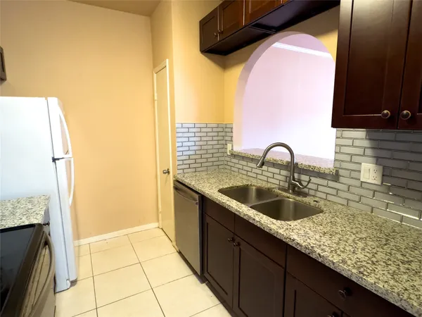 $1,800 | 9800 Pagewood Lane, Unit 2705, Houston, TX 77063