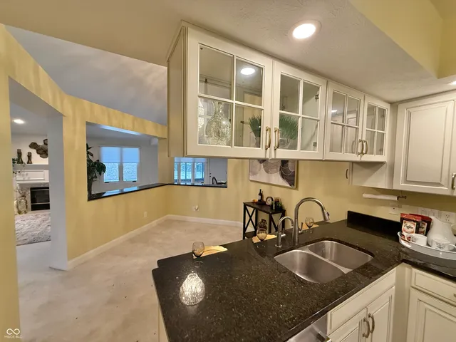 $330,000 | 2407 Caramore Circle, Anderson, IN 46011