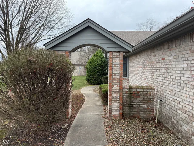 $330,000 | 2407 Caramore Circle, Anderson, IN 46011