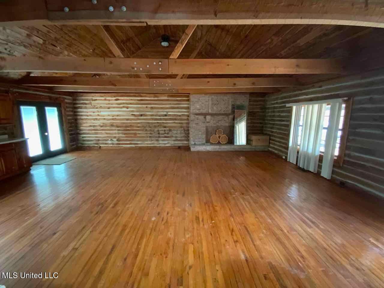 685 Gardner Road Holly Springs, MS 38635 - Photo 3 of 10 685 gardner family room