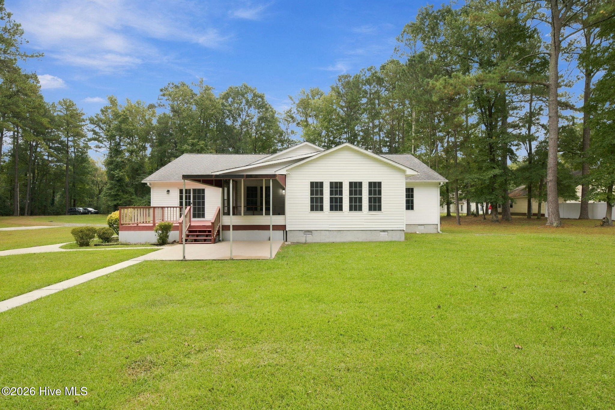 900 Perrytown Road New Bern, NC 28562 - Photo 3 of 54 3-web-or-mls-DSC_1601