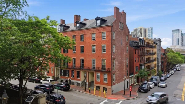 $3,600 | 4 Derne Street, Unit 2, Boston, MA 02114
