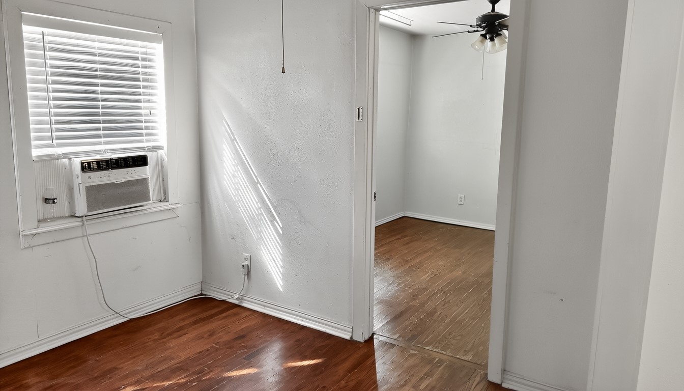 11913 McAngus Road Del Valle, TX 78617 - Photo 42 of 45 a view of a hallway with closet