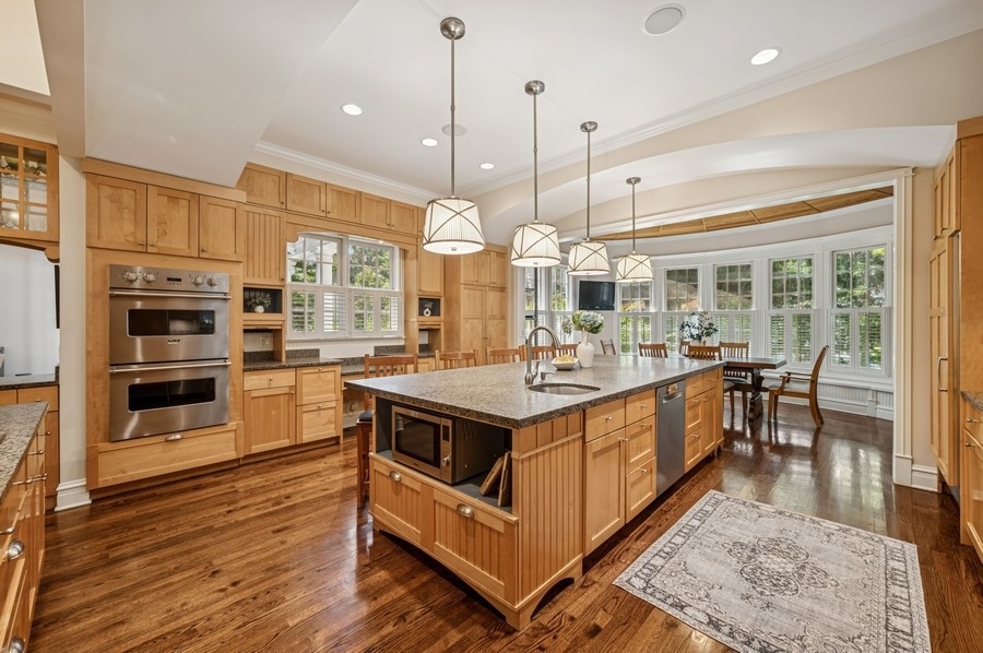 1025 Mohawk Road Wilmette, IL 60091 - Photo 11 of 47