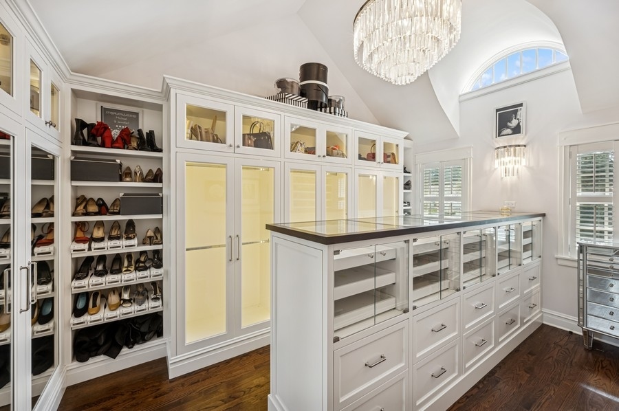 1025 Mohawk Road Wilmette, IL 60091 - Photo 20 of 47 a view of bedroom with furniture and book shelf