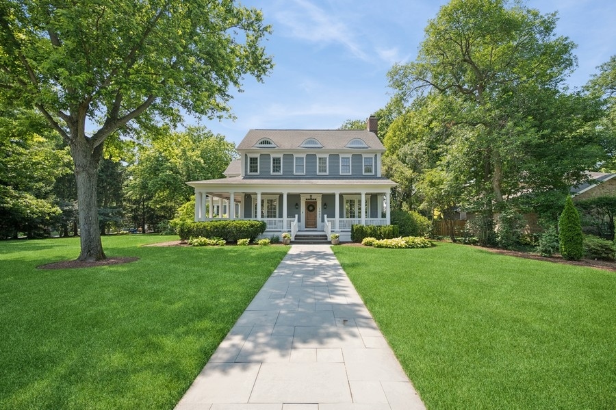 1025 Mohawk Road Wilmette, IL 60091 - Photo 47 of 47 a front view of a house with yard