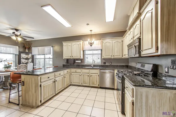 $305,000 | 121 Autumn Drive, Houma, LA 70360