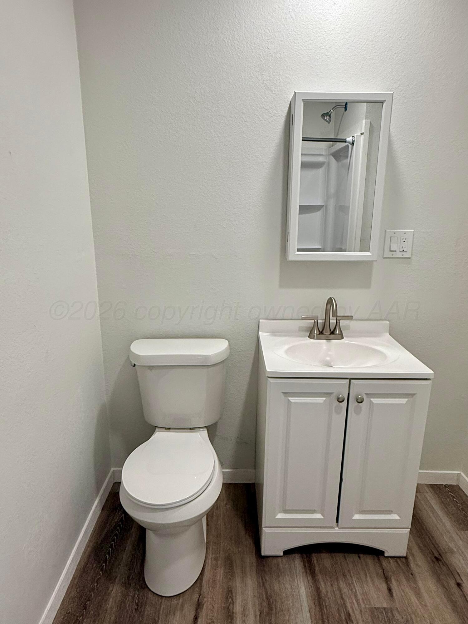 1303 Boyd Street Borger, TX 79007 - Photo 12 of 19 Hall bathroom