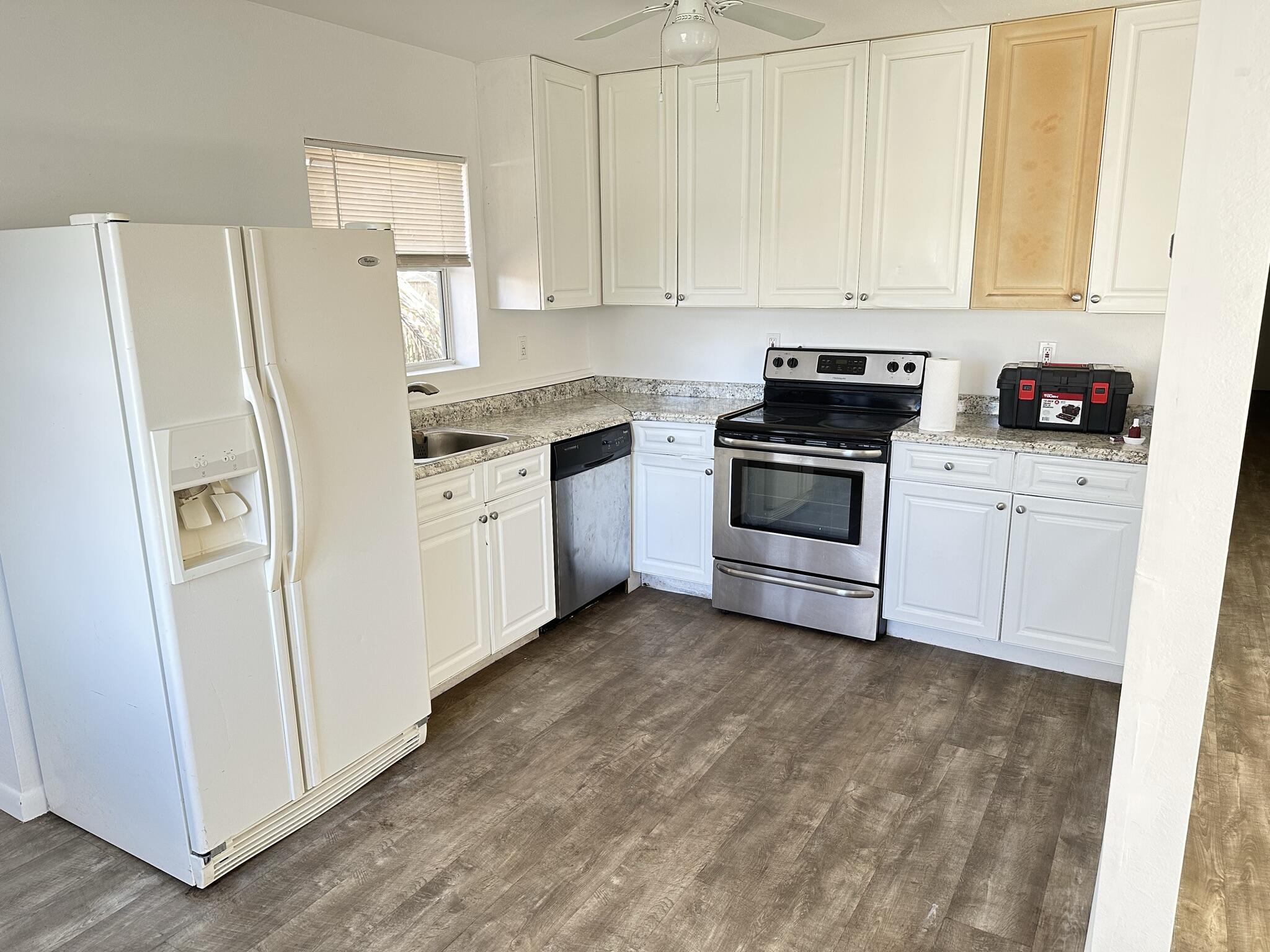 8534 Southeast Date Street Hobe Sound, FL 33455 - Photo 5 of 17 Kitchen
