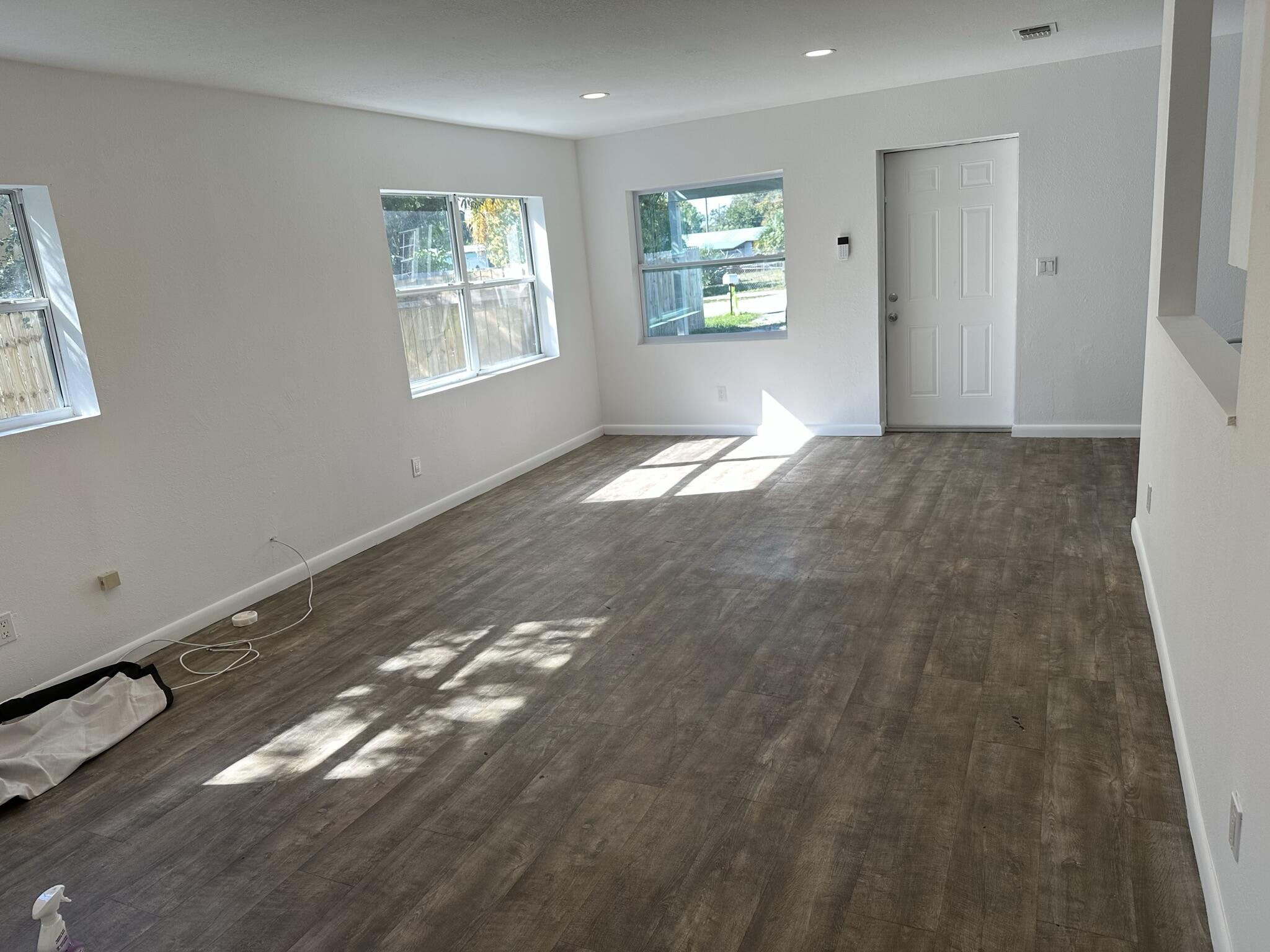 8534 Southeast Date Street Hobe Sound, FL 33455 - Photo 7 of 17 Living Room