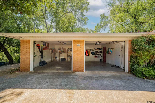 a view of a garage