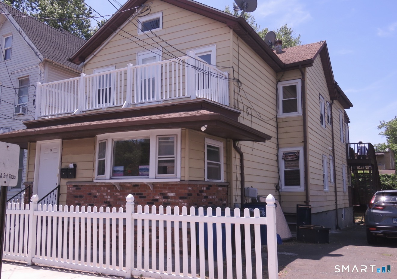 16 Vine Street, Unit 2 New Haven, CT 06519 - Photo 6 of 6 a front view of a house with a fence