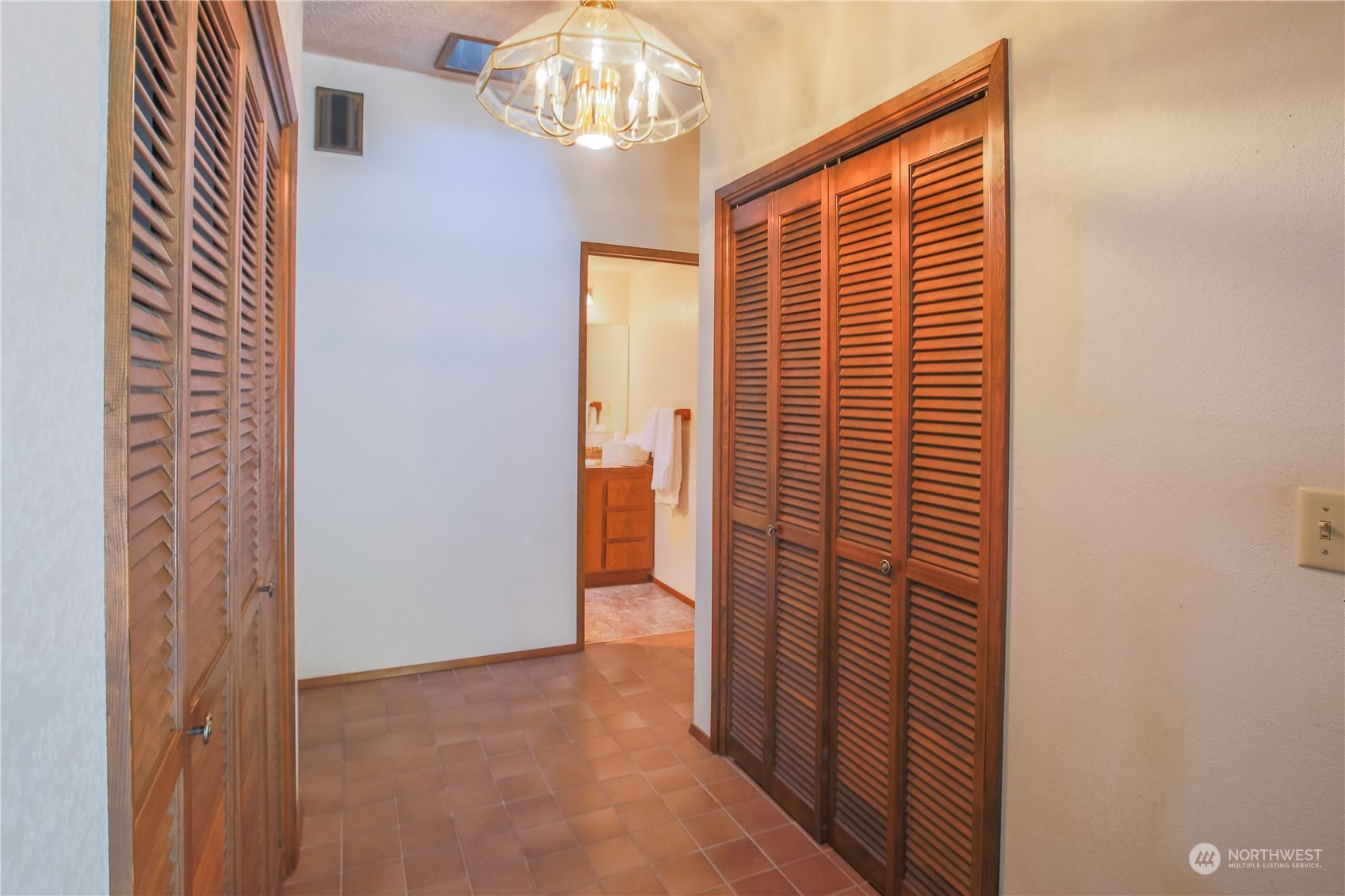 8168 Cultus Bay Road Clinton, WA 98236 - Photo 13 of 38