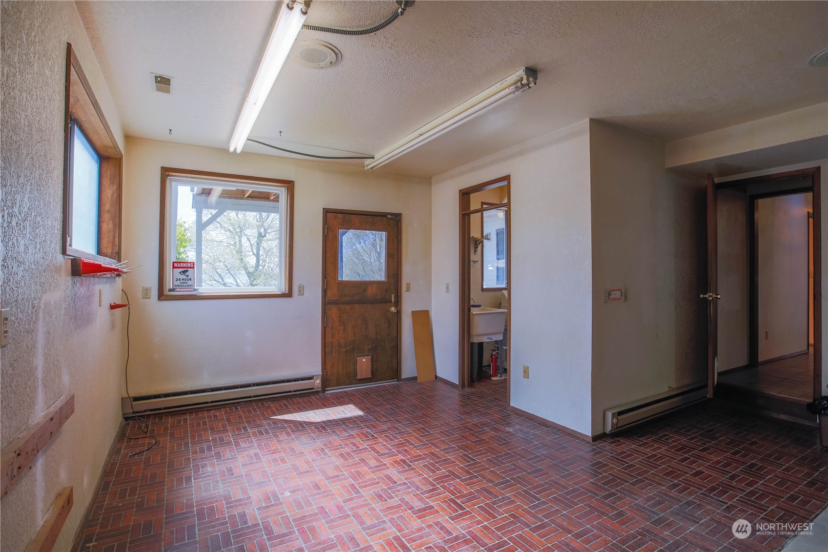 8168 Cultus Bay Road Clinton, WA 98236 - Photo 25 of 38 an empty room with windows and closet