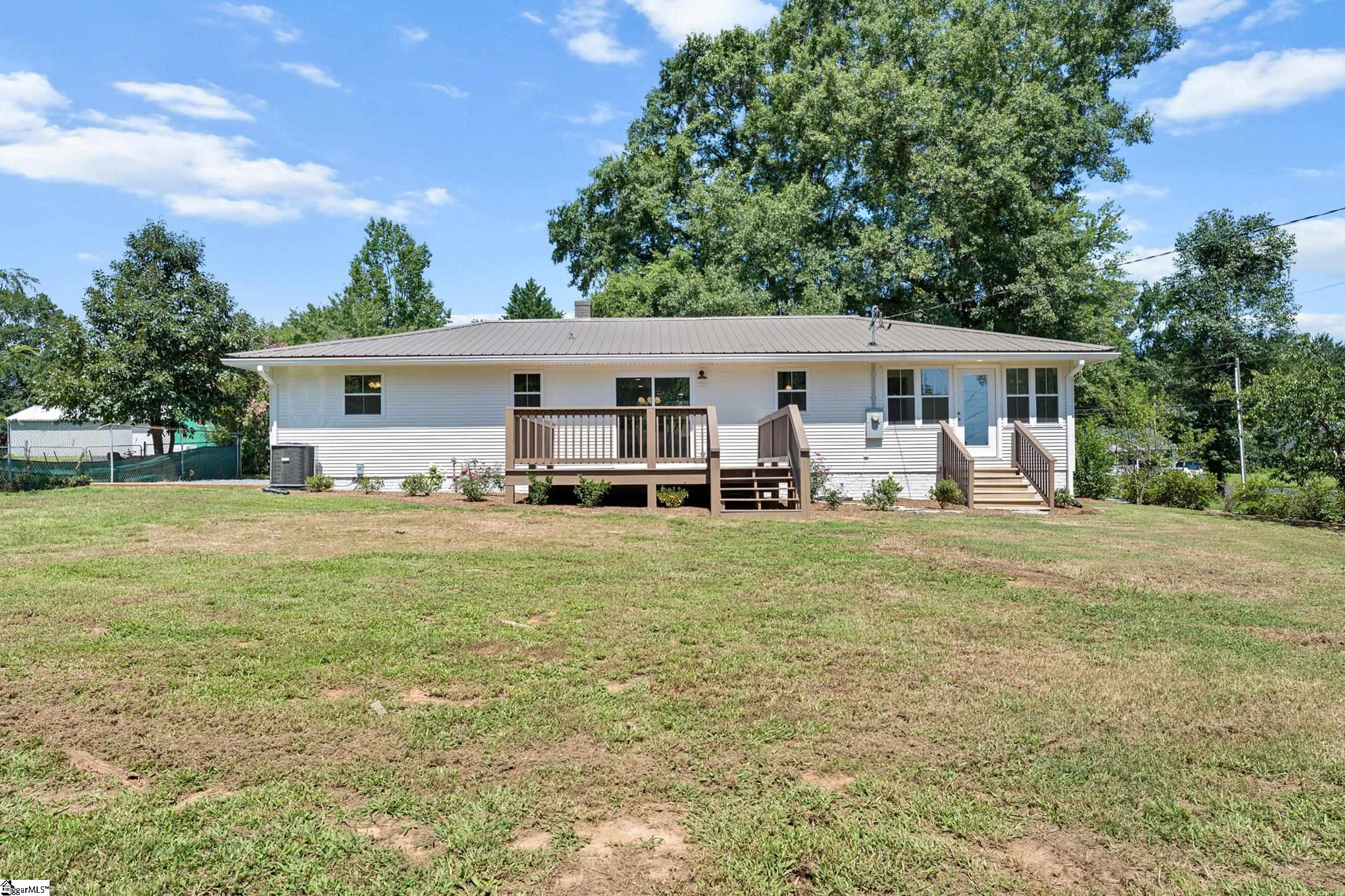 118 Kirby Street Landrum, SC 29356 - Photo 23 of 28