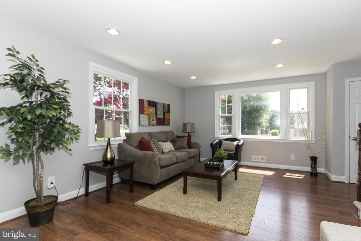1804 Weyburn Road Rosedale, MD 21237 - Photo 6 of 23 Living Room
