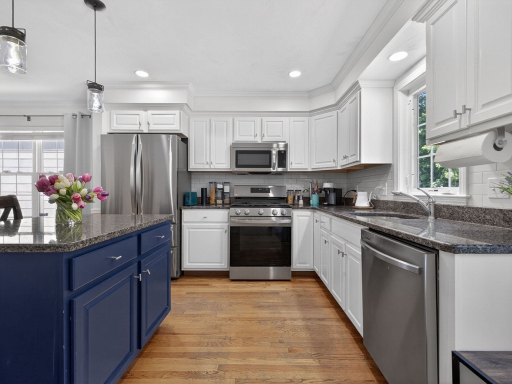 189 Grove Street, Unit 2 Waltham, MA 02453 - Photo 5 of 30