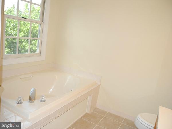 3534 Hammerstone Road Laurel, MD 20724 - Photo 26 of 29 Master Bath Soaking Tub