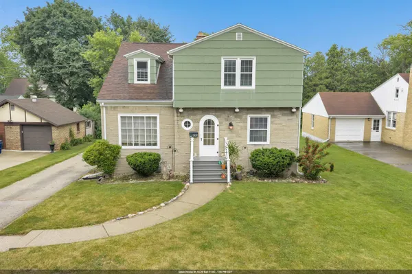 $299,900 | 1307 South Clay Street, Green Bay, WI 54301
