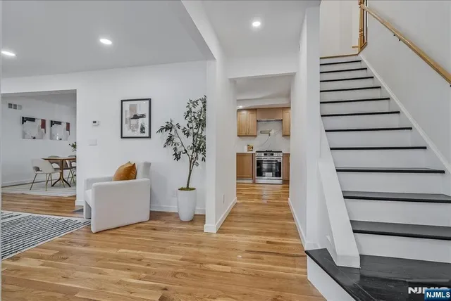 $999,999 | 91 Hillcrest Road, Warren, NJ 07059