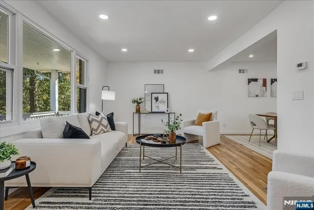 $999,999 | 91 Hillcrest Road, Warren, NJ 07059