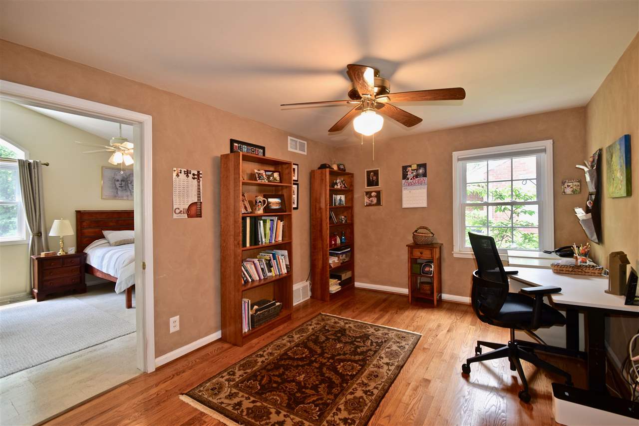 1805 Broadstone Road Grosse Pointe, MI 48236 - Photo 24 of 34 50017004-23.JPG