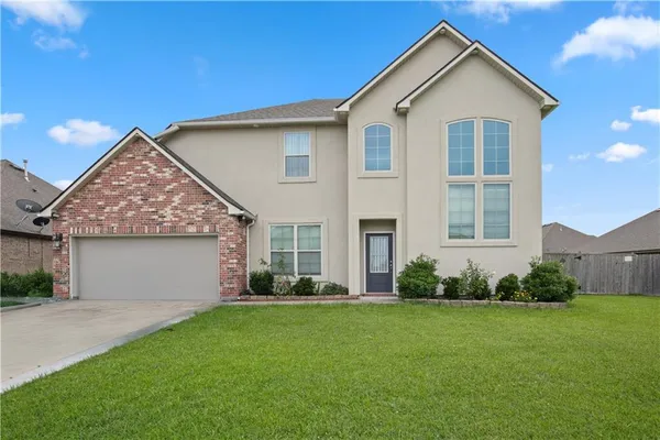 $400,000 | 504 Lakeshore Village Lane, Slidell, LA 70461