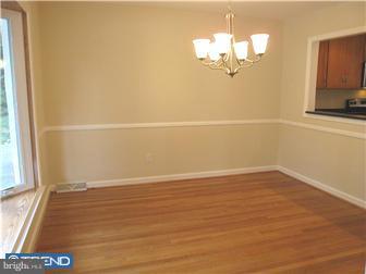 7 South Dillwyn Road Newark, DE 19711 - Photo 4 of 12 Dining Room