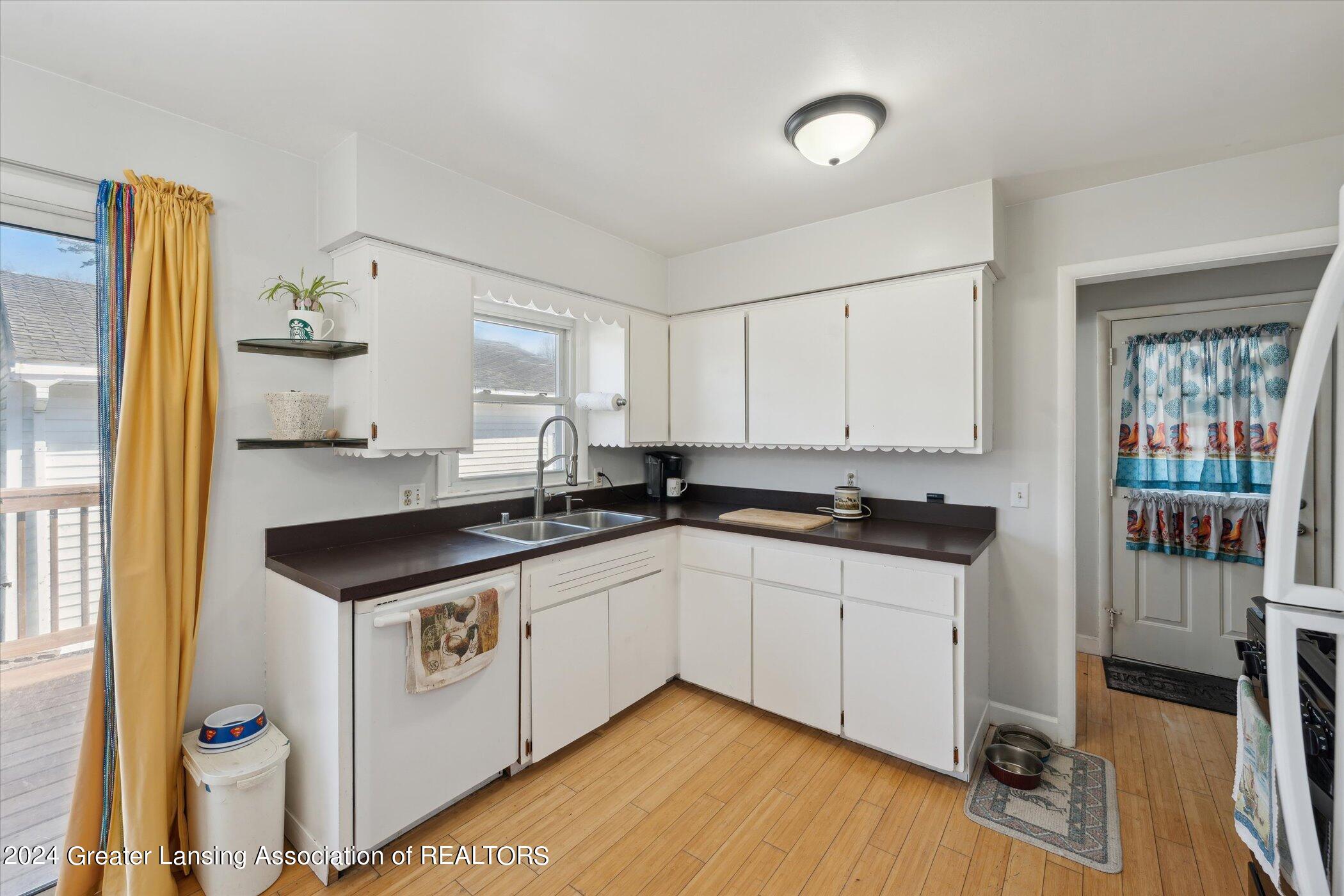 2276 Reed Street Lansing, MI 48911 - Photo 16 of 40 16-2276-Reed-St-Lansing-MI-48911-WindowS