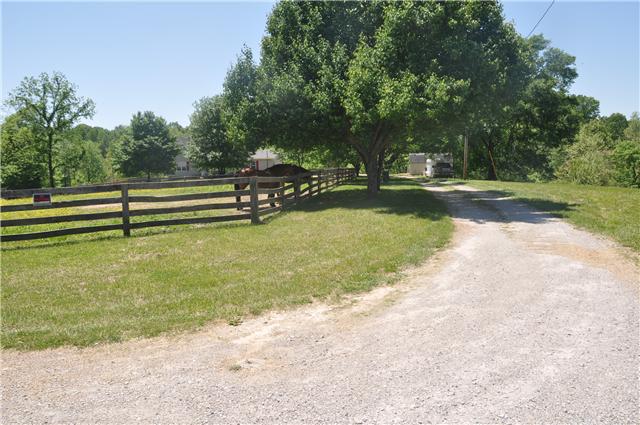 3355 Ridge Road Columbia, TN 38401 - Photo 3 of 14