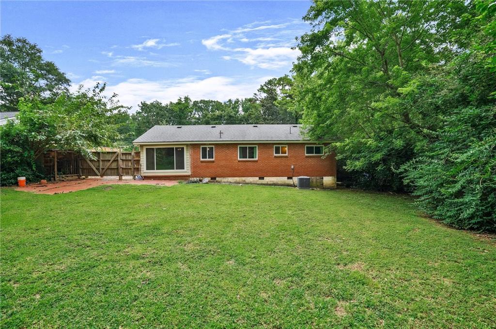 3225 Spring Drive Northwest Atlanta, GA 30360 - Photo 25 of 28 a front view of house with yard and green space