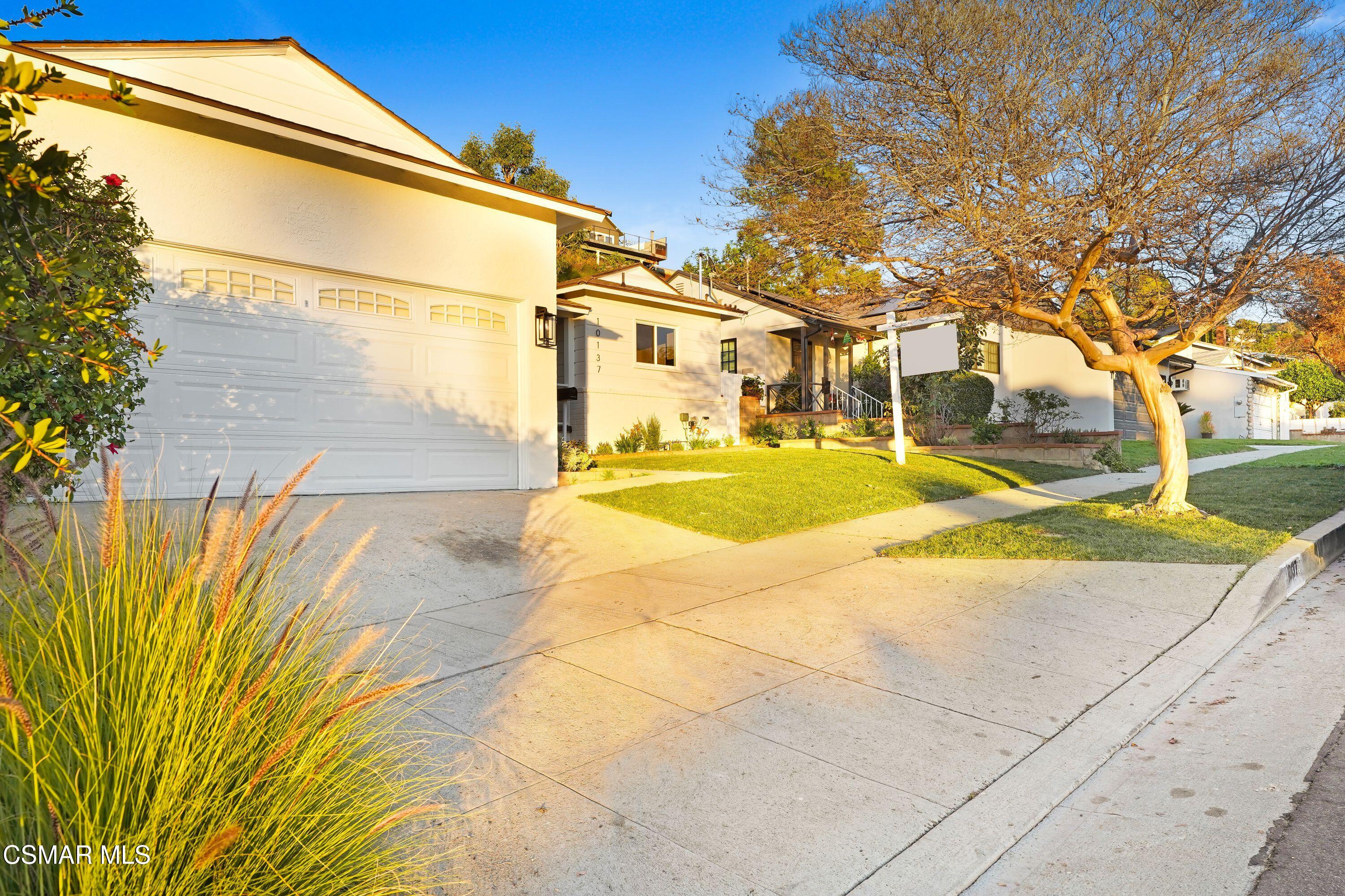 10137 Lanark Street Sun Valley, CA 91352 - Photo 3 of 33 DSC03659_1
