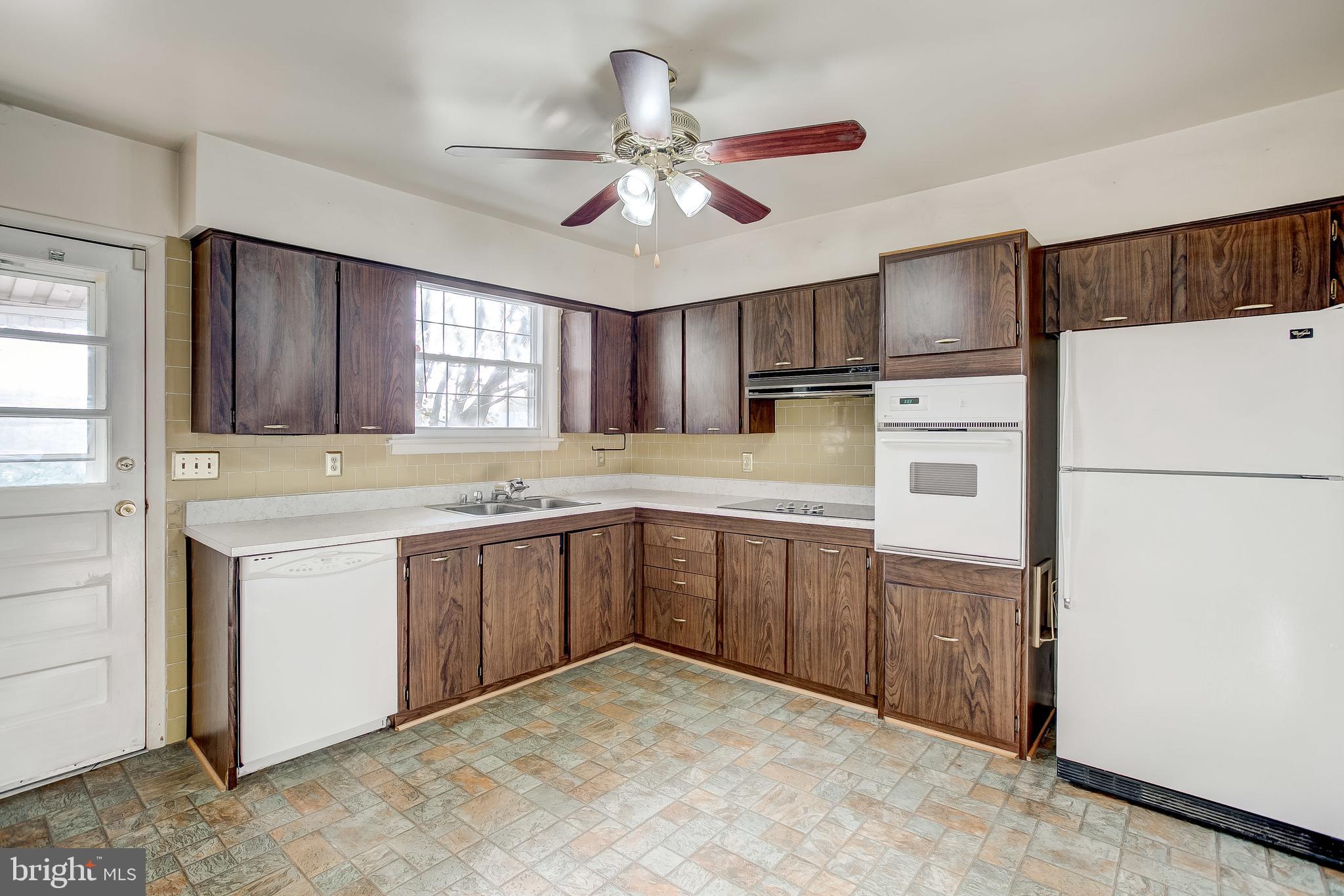406 St Patrick Road Baltimore, MD 21206 - Photo 8 of 30 Gallery Image 8