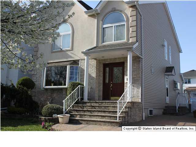 25 Rye Avenue Staten Island, NY 10312 - Photo 1 of 13 Primary Photo