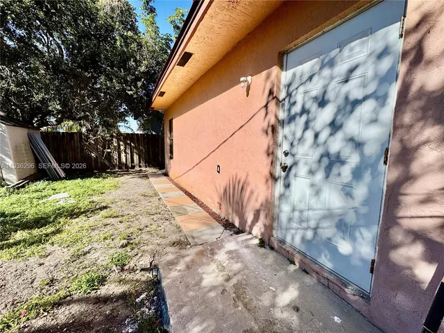 a view of back yard of the house