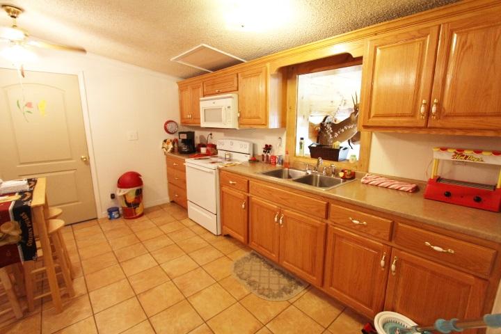 302 Morgan Road Trenton, GA 30752 - Photo 9 of 24 IMG_4560