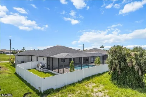 $499,999 | 4107 Northwest 37th Street, Cape Coral, FL 33993