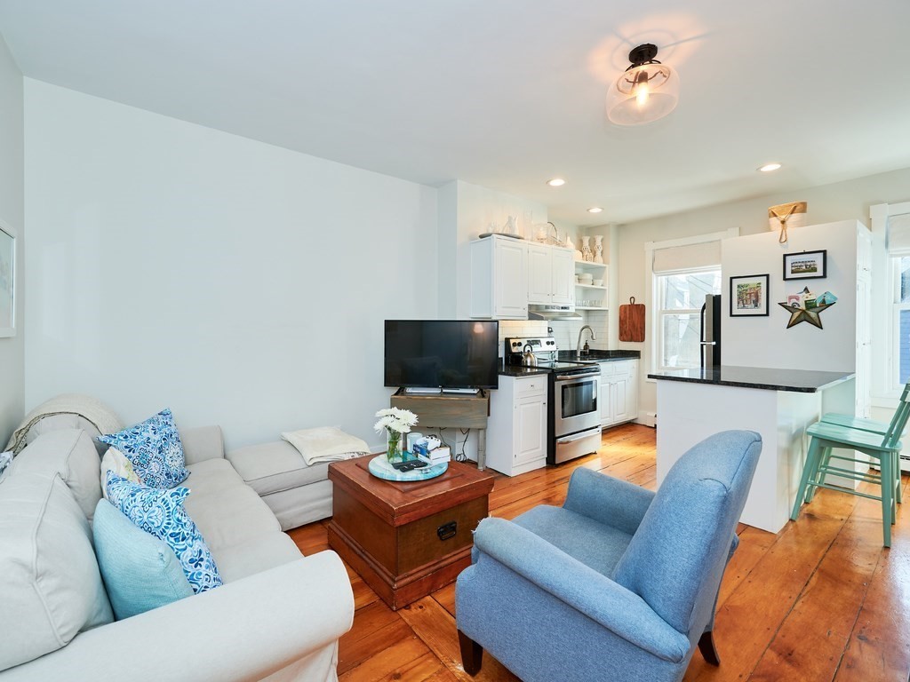 12 Mt Vernon Street, Unit 2 Boston, MA 02129 - Photo 1 of 11