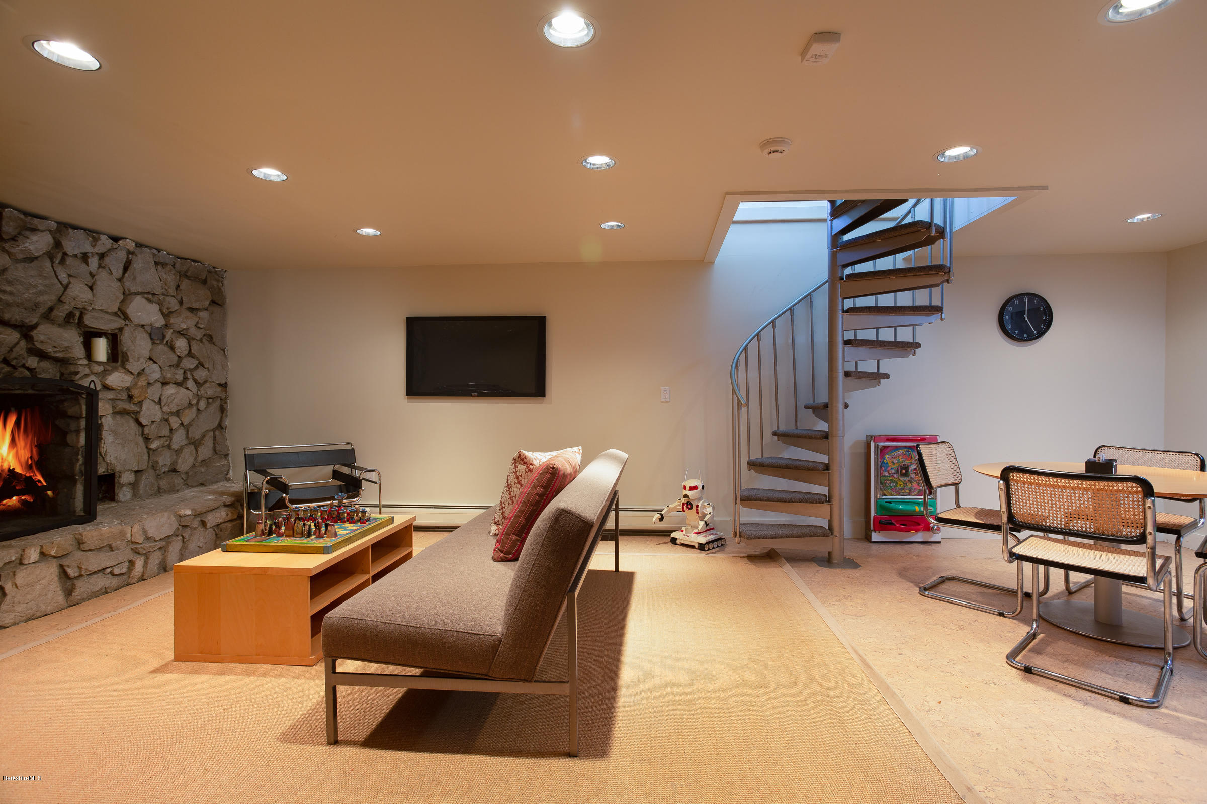 6 Devon Road Stockbridge, MA 01262 - Photo 24 of 27 Family room